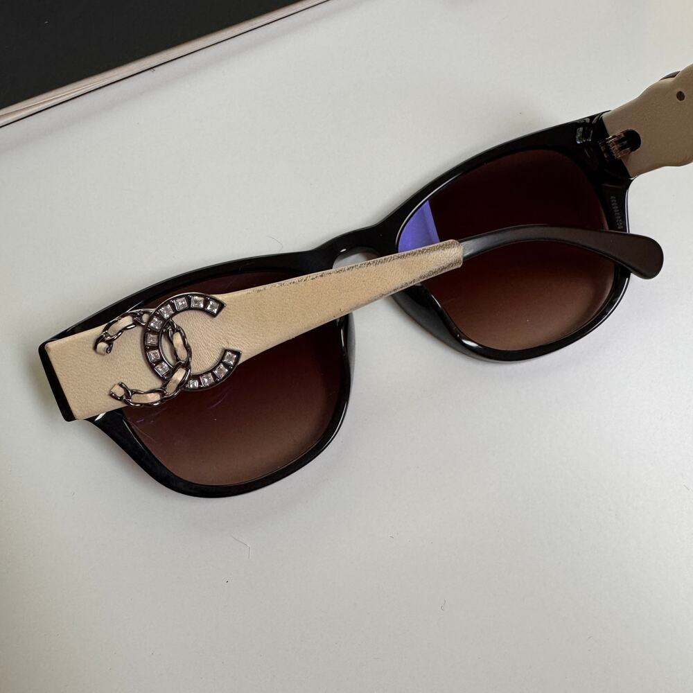 CHANEL 5455QA C501 S5 Sunglasses Cream Leather CC Interlocking Chain Black USED - Picture 9 of 12